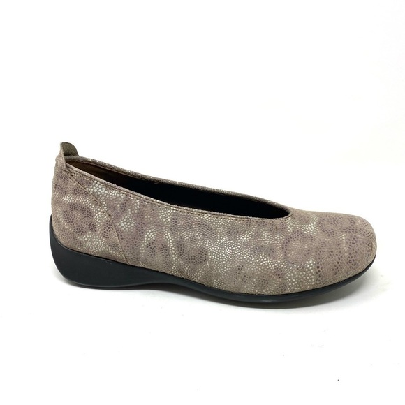 Wolky Ballet Beige Python Print shoes - Picture 1 of 8